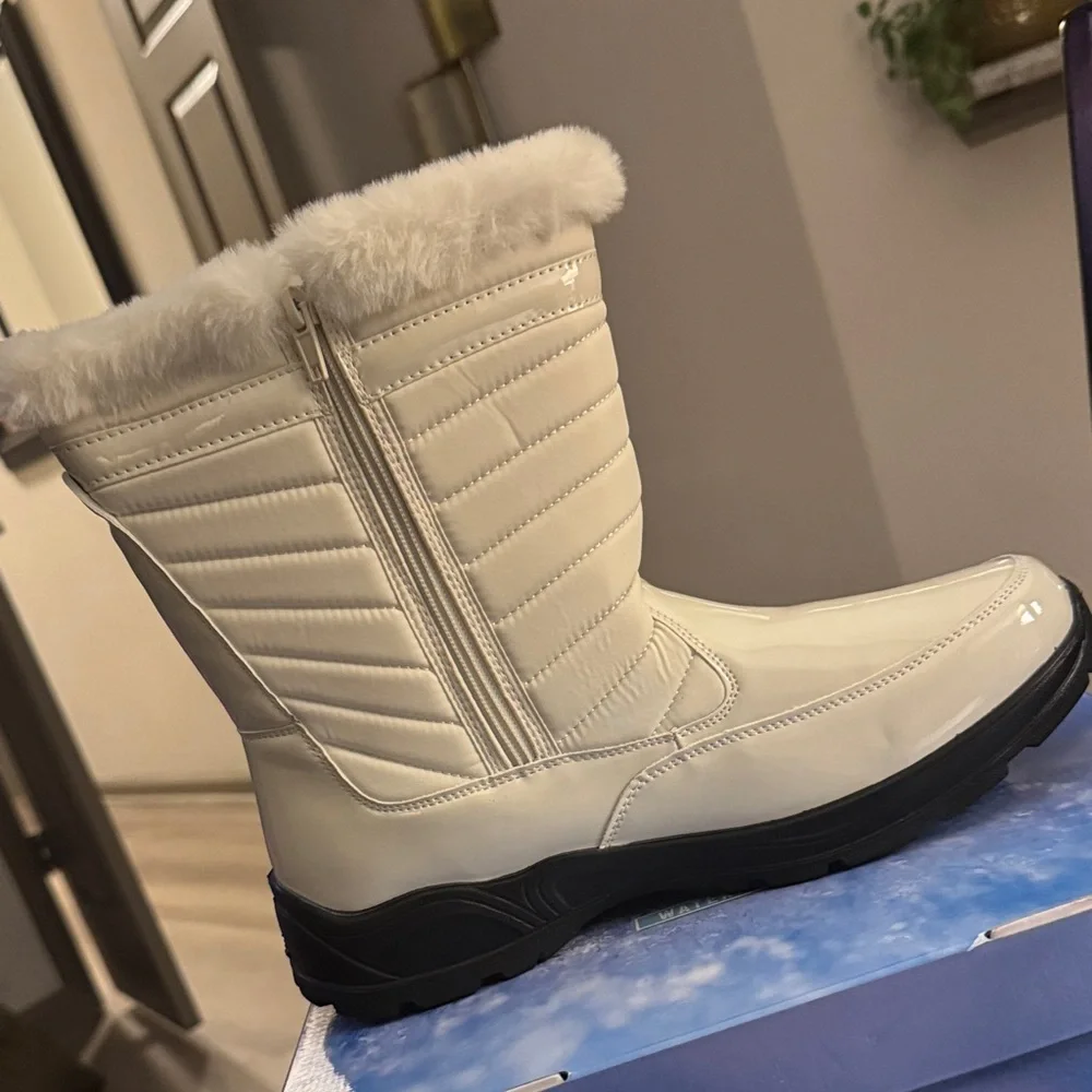Easy Street SIZE 12 Women's Frazer Slip Resistant and Waterproof Side Zip Boots